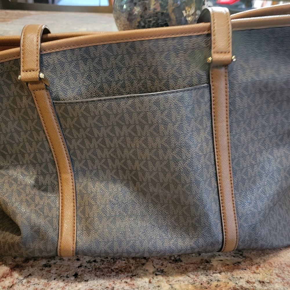 Jet Set Micheal Kors Laptop Purse
